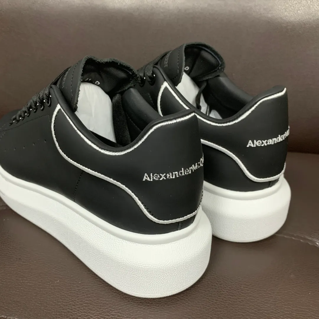 👟👟Ex-factory price 560👟👟 Professional McQueen factory. Top version. Couple style 👫 Alexander McQUEEN high version has been upgraded to the highest quality again✅ 💪McQueen Spring, Summer, Autumn and Winter top version Purchasing level✅ Recruiting national online and offline agents to join 🤝 🏆Fabric: Original materials imported from Italy. Texture, water-resistant and non-discoloring 🏆Inner lining: ️A-grade Italian imported lining resistant to dirt, sweat-absorbent, breathable and comfortable 🏆Foot pads: top-grade imported Italian super-soft cowhide leather 🏆Outsole: PU+counter 1:1 🏆Shoe box: original white box. Plus white flip cover for double-layer protection. Cloth bag. Handbag. Certificate of 1:1 mold opening, 4-piece set. Delivered with a pair of shoelaces. 🖕🏿🖕🏿🖕🏿 You can choose any pair of shoelaces in any color of our factory 🏆Code number: women's 34-41. men's 38-46 🏆Special remarks (women's code 34.40.41, men's code 38.45.46 is customized, no returns or exchanges) Win-win cooperation 🤝